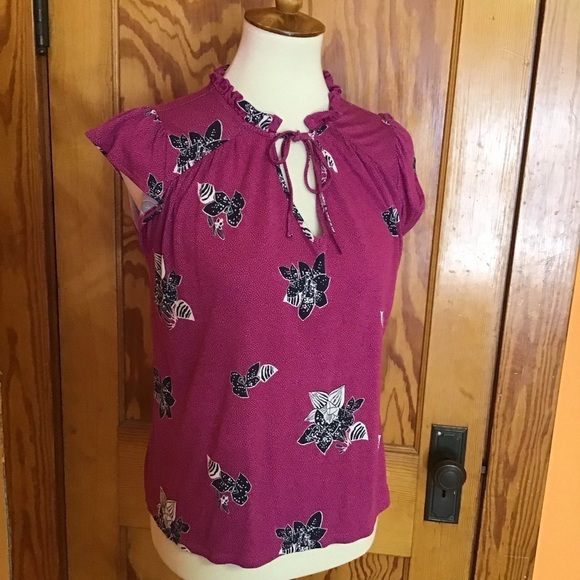 Fuchsia floral feminine sleeveless top - Picture 8 of 9